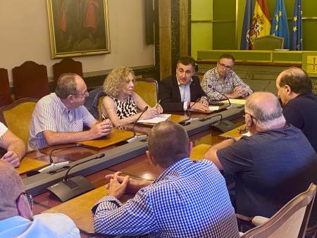 El Ayuntamiento de Oviedo tramita ya los pliegos para modificar el actual contrato de desbroces y mejorar el servicio que se está prestando en la zona rural