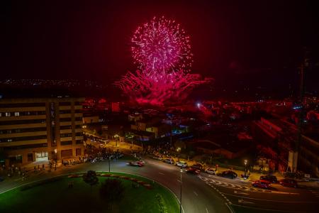 El Ayuntamiento de Oviedo celebra hoy la gran Noche de los Fuegos con un espectáculo pirotécnico con 1.350 kilos de pólvora